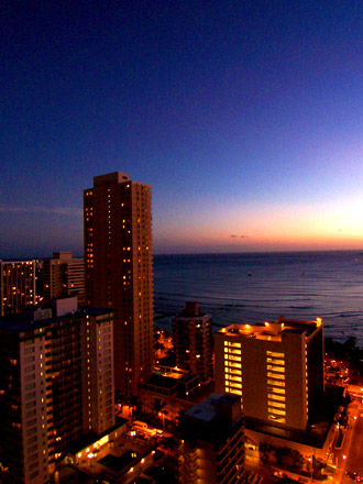 ハワイの美しい夜景を観ることができます。
